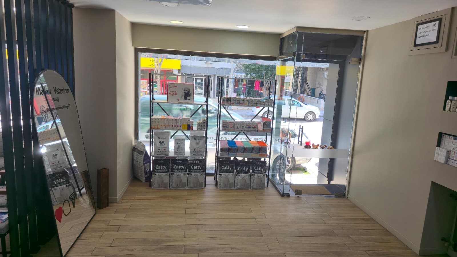 Pet Shop mama rafları